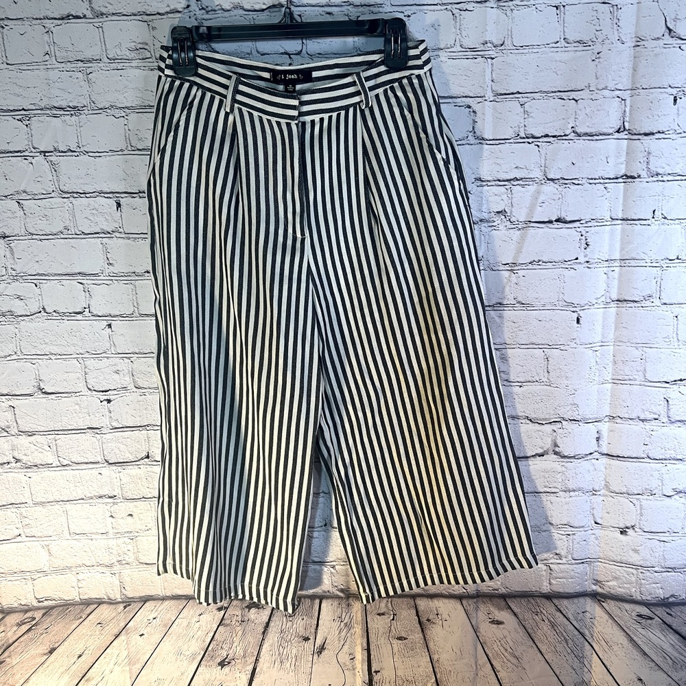 Chic Black and White Striped Capris